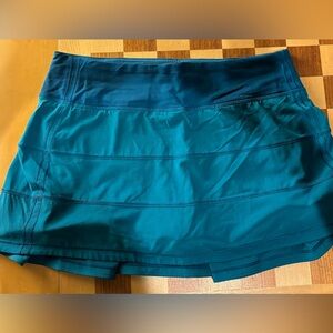 Lululemon Pace Rival Mid-Rise Skirt, size 6 in teal